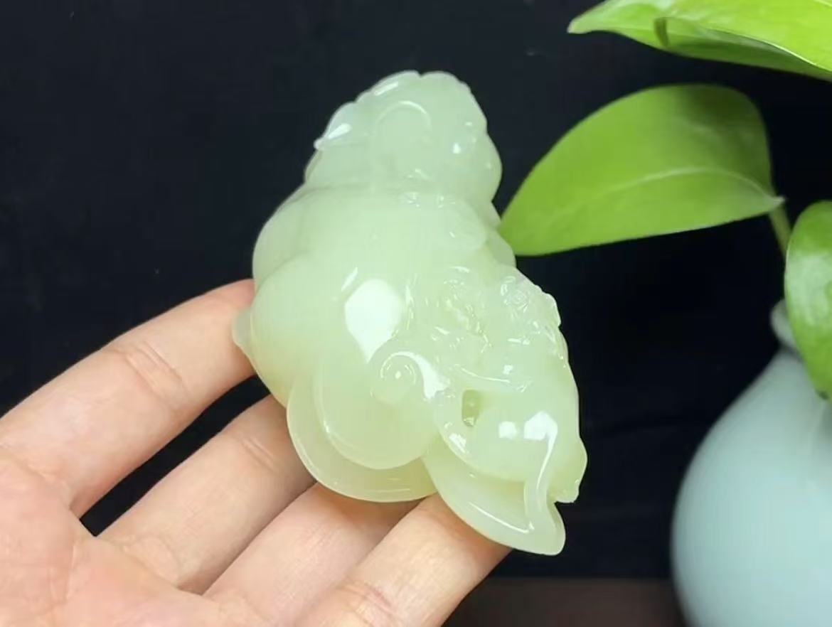 新疆和田玉若羌黄口子母貔貅携子上朝