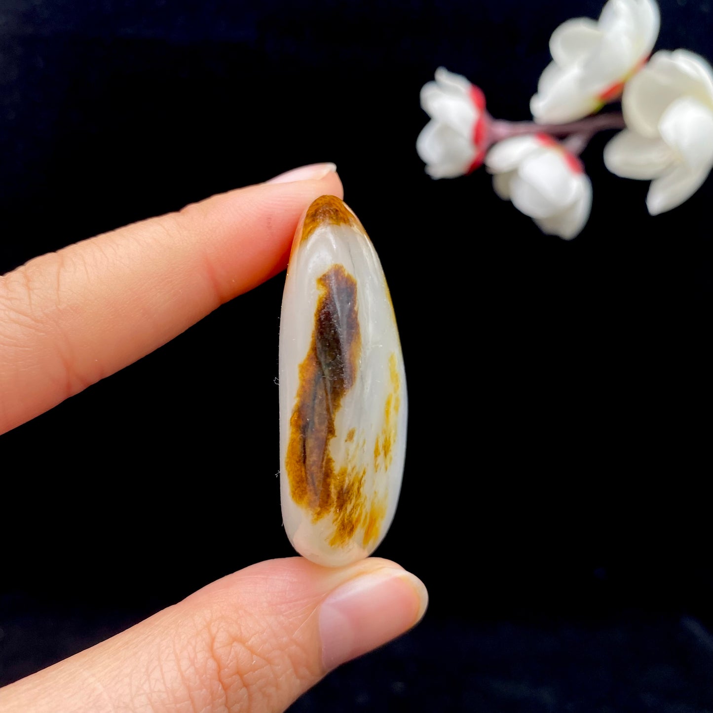 和田玉-聚黄皮青花底籽料原石