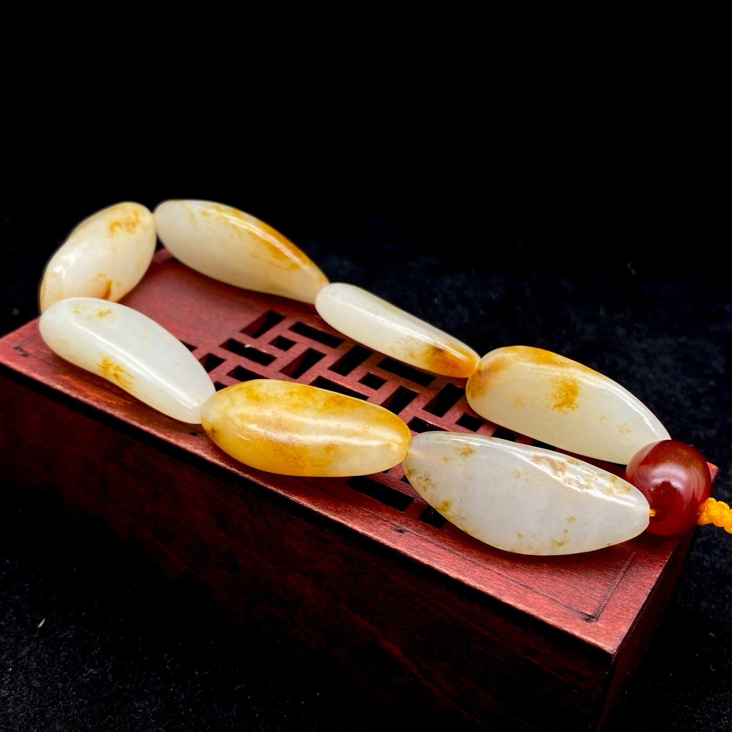 和田玉-洒金皮白肉【精品手串】