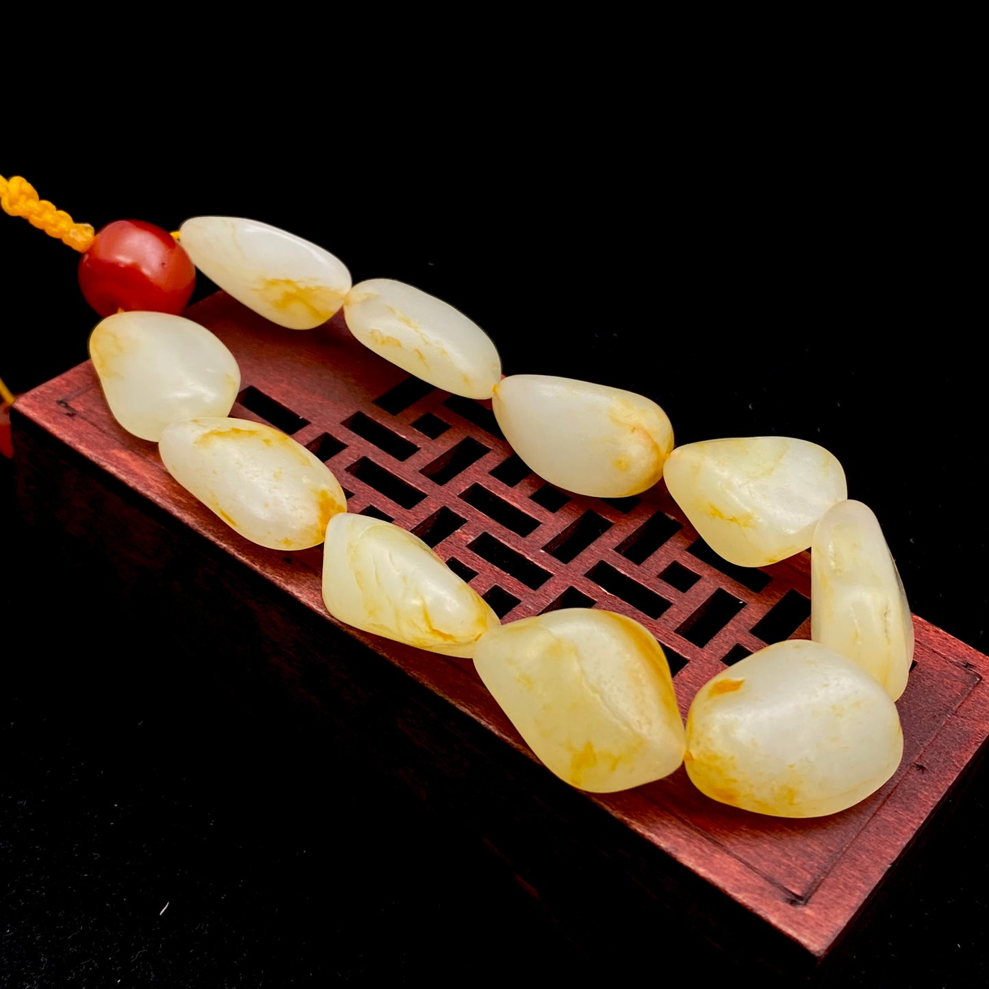 和田玉-洒金皮白肉【精品手串】