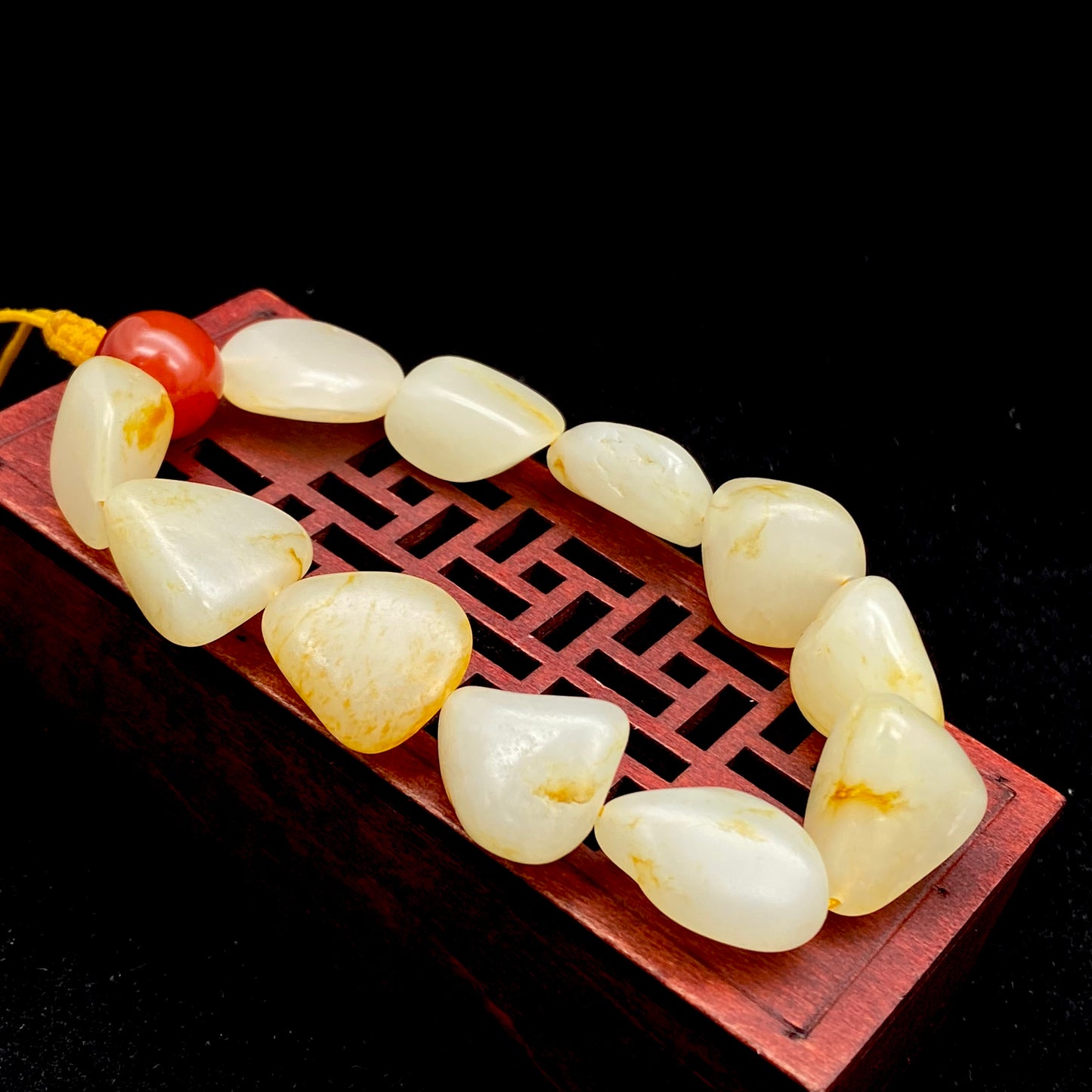 和田玉-洒金皮白肉【精品手串】