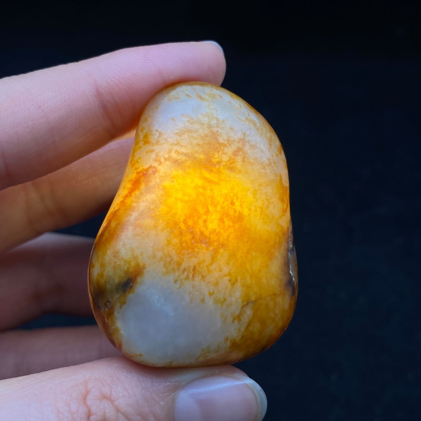 和田玉-聚黄皮青花底籽料挂件