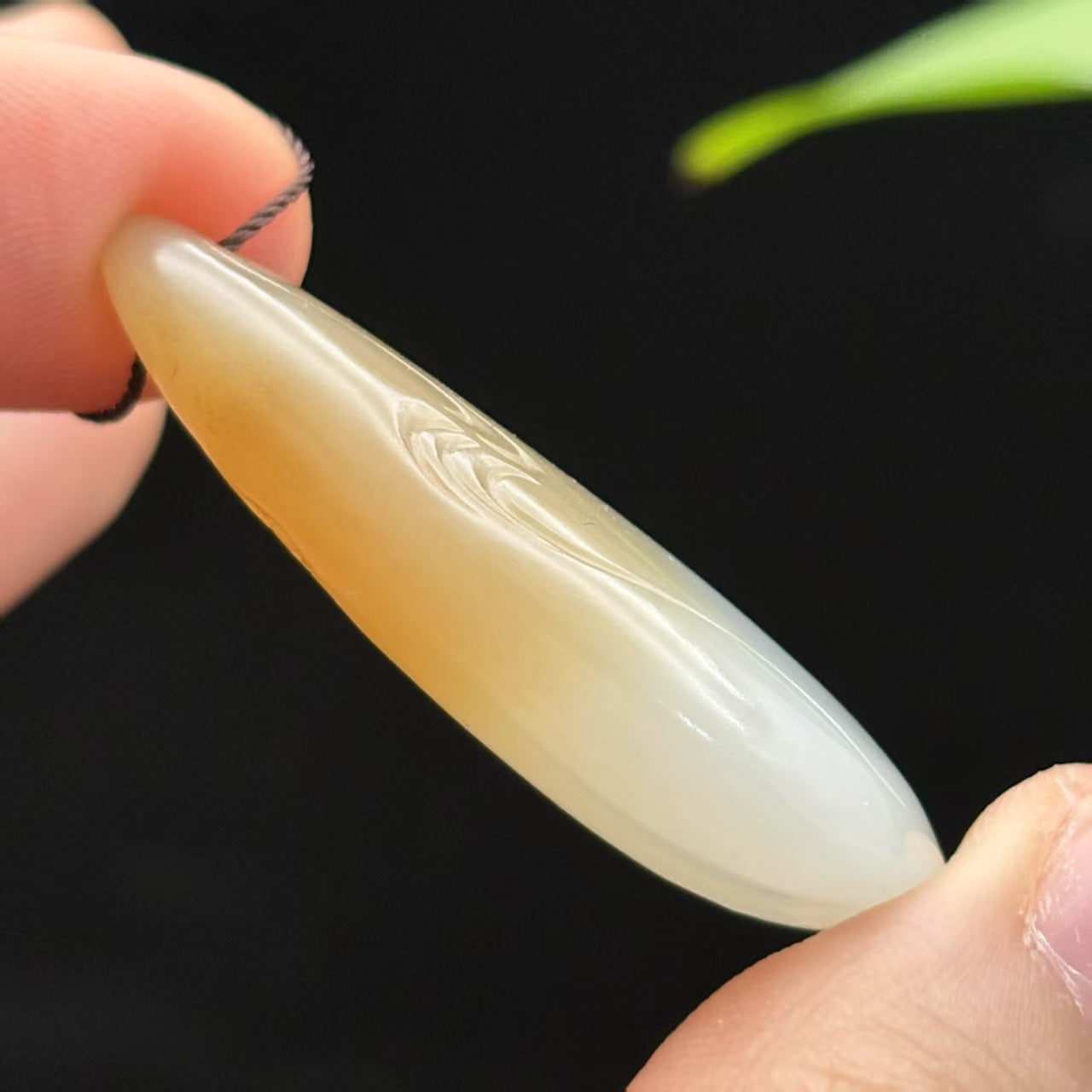 和田玉糖白水滴挂件