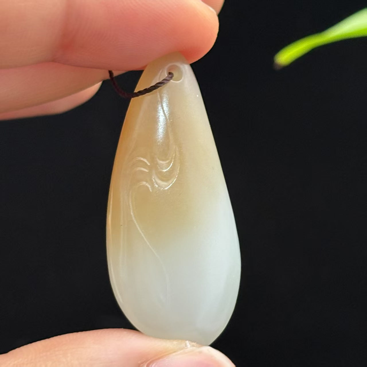 和田玉糖白水滴挂件
