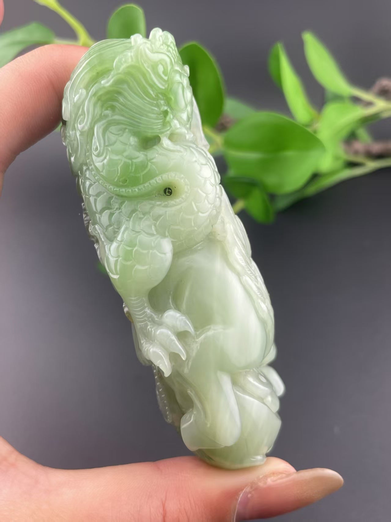 和田玉带翠龙马精神手把件