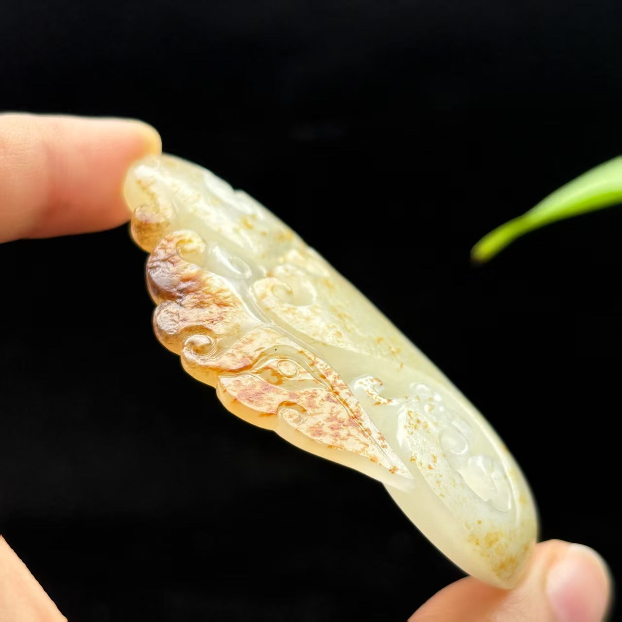 和田玉籽料龙凤鸡心佩