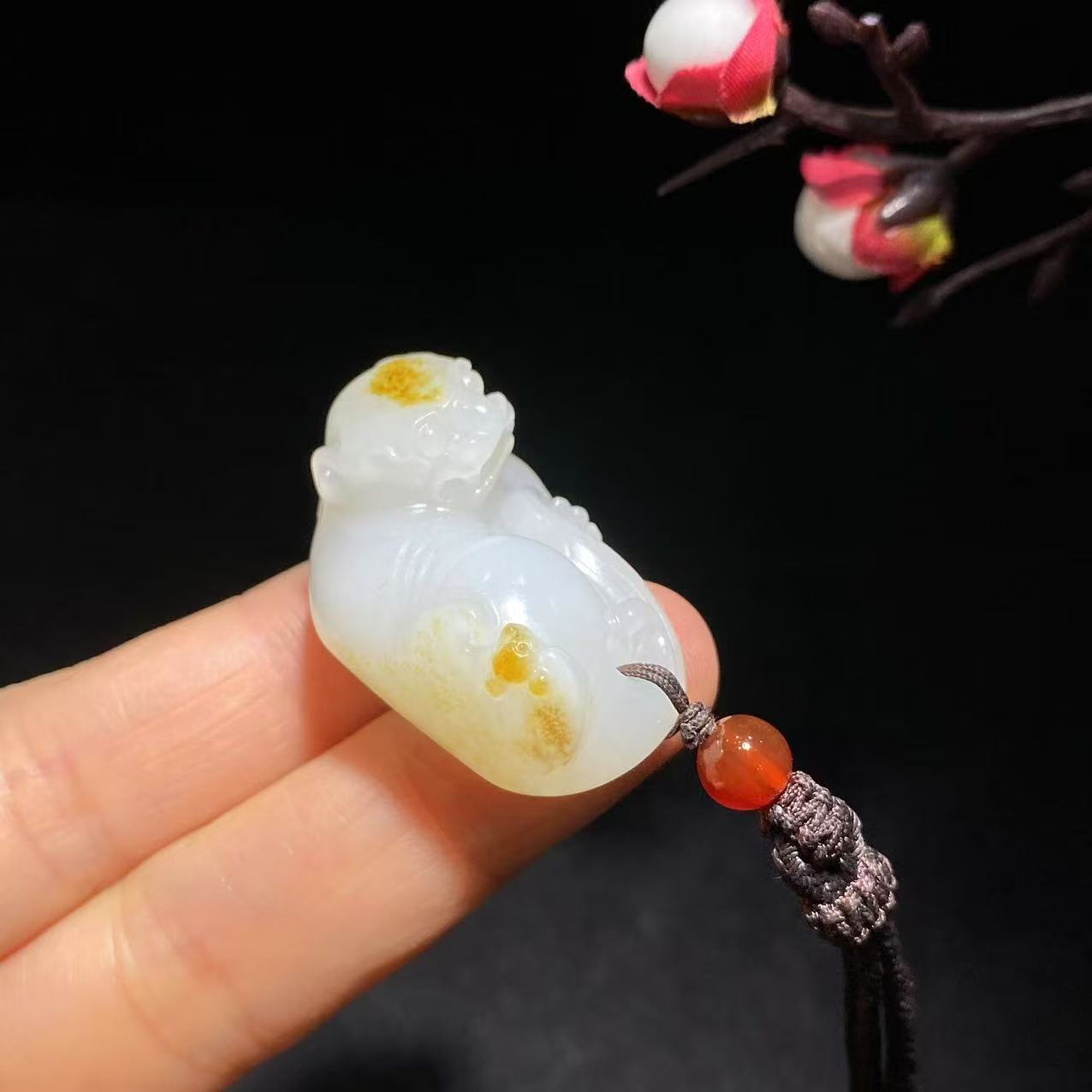 和田玉洒金皮籽料貔貅