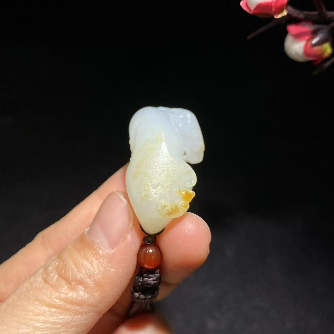 和田玉洒金皮籽料貔貅