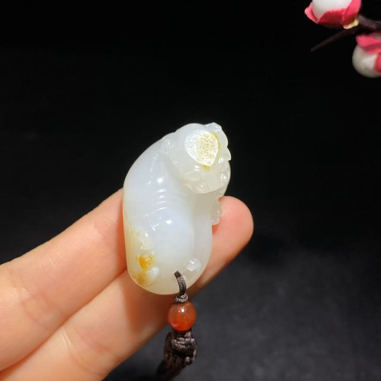 和田玉洒金皮籽料貔貅