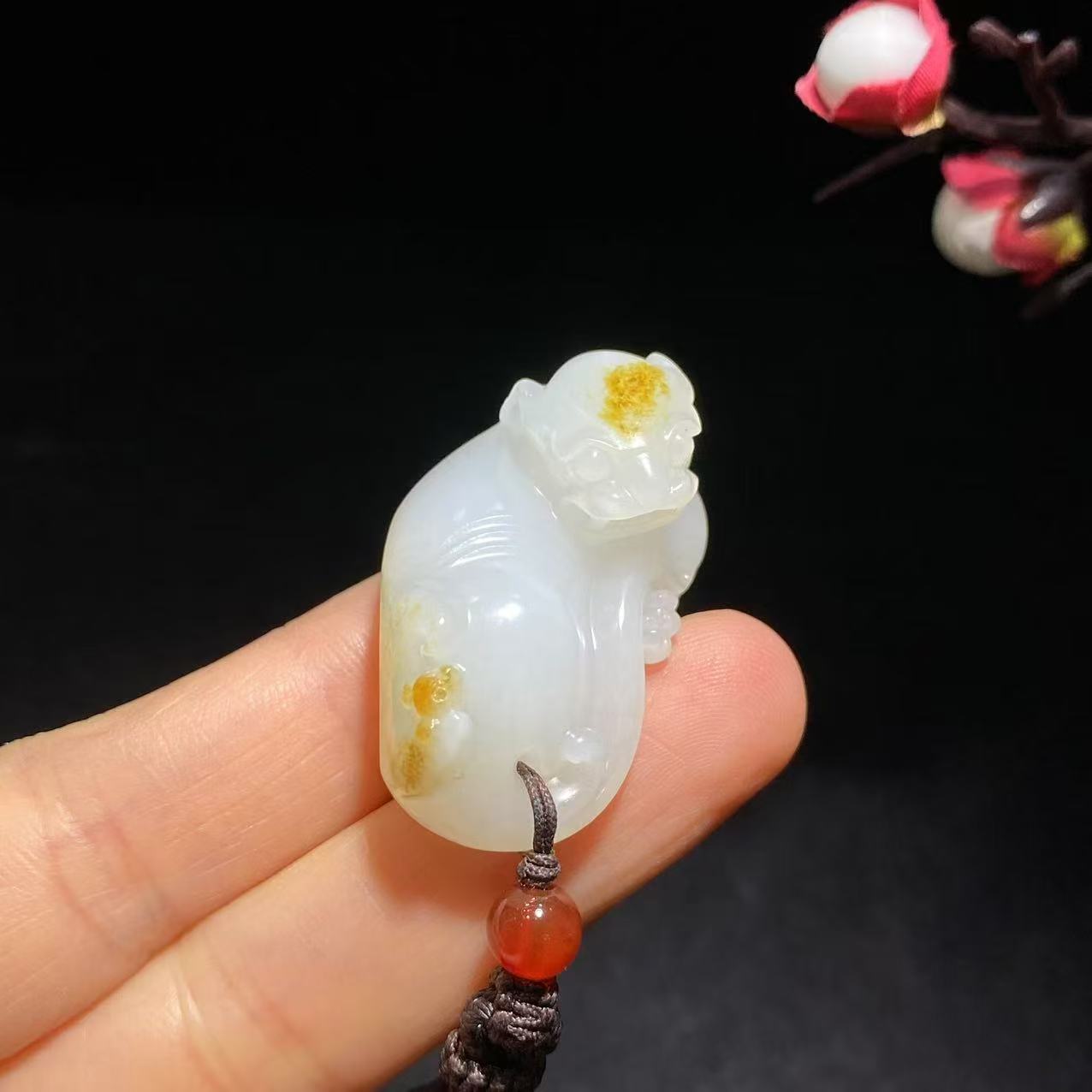 和田玉洒金皮籽料貔貅