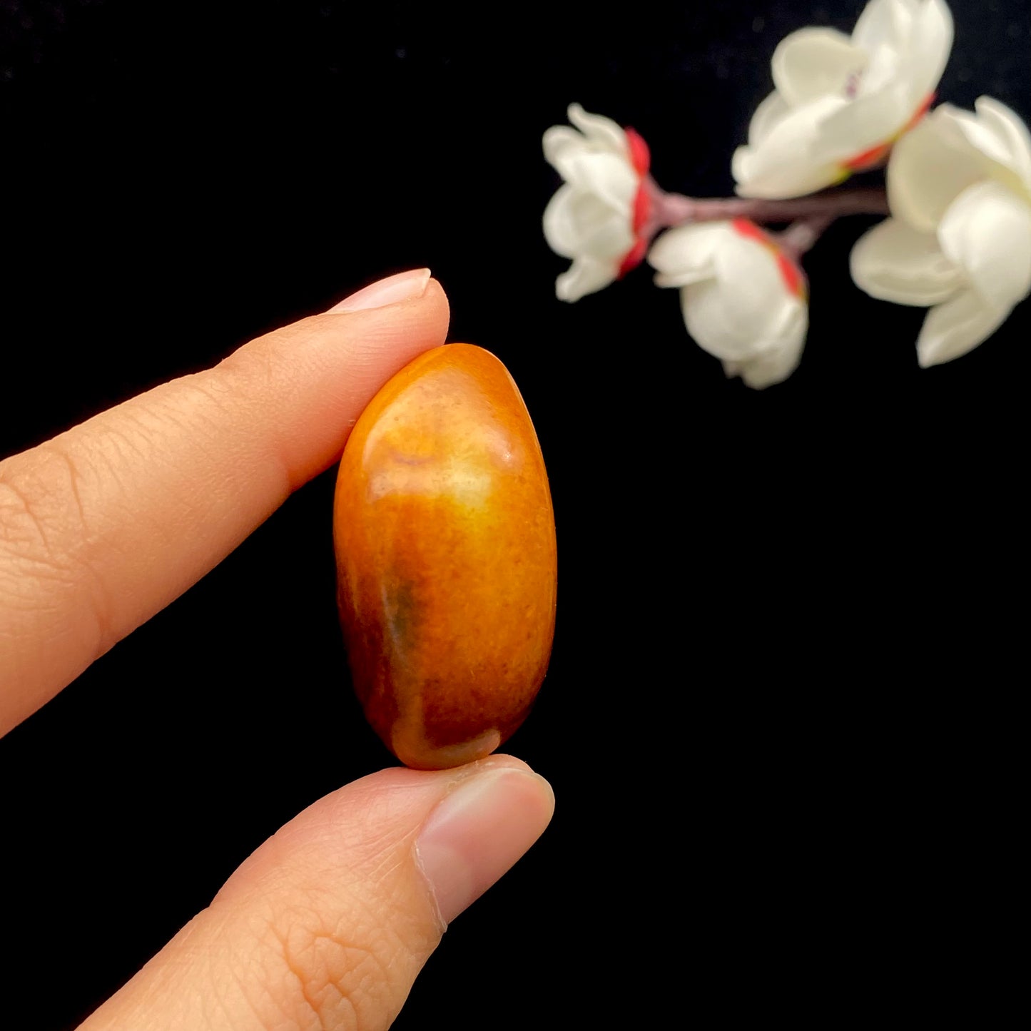 和田玉-黄沁皮漏白肉籽料挂件