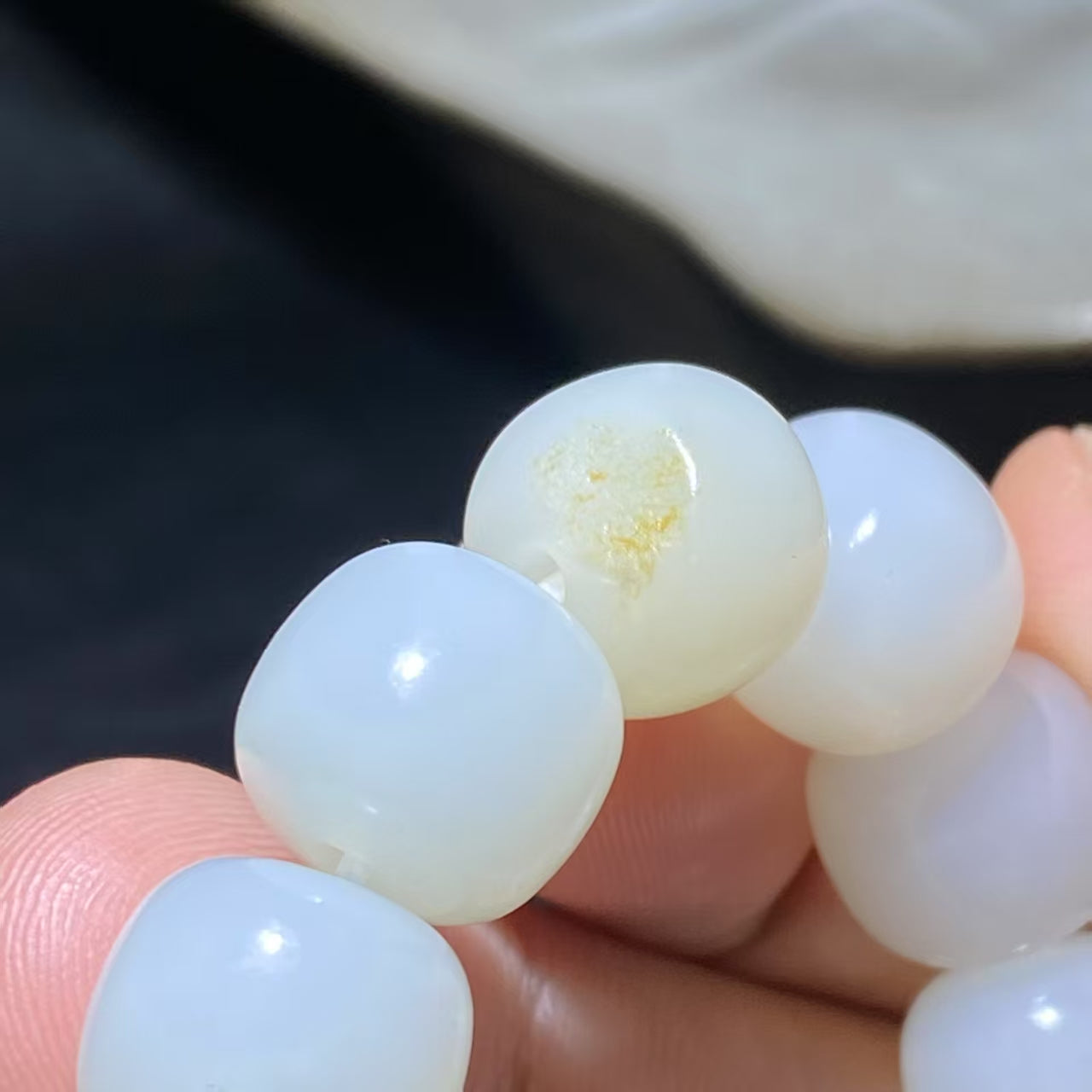 新疆和田籽料老型珠白玉手串