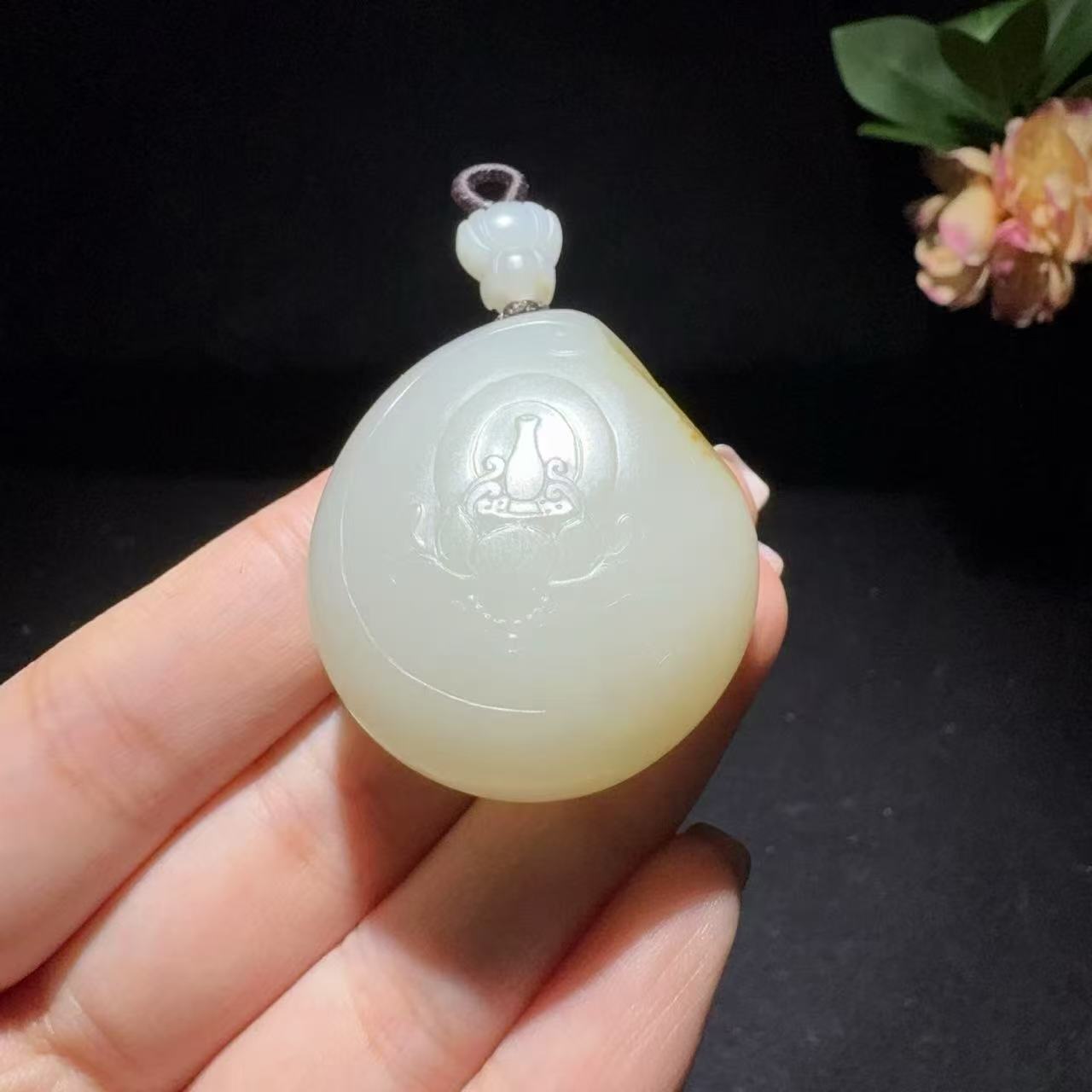 和田玉籽料观音挂件