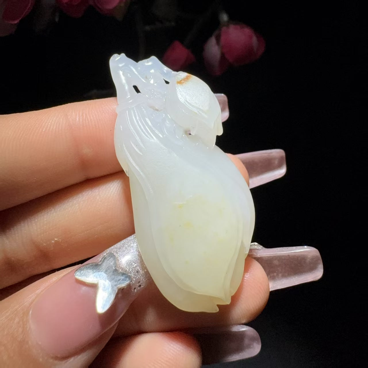 和田玉籽料挂件玉兰花