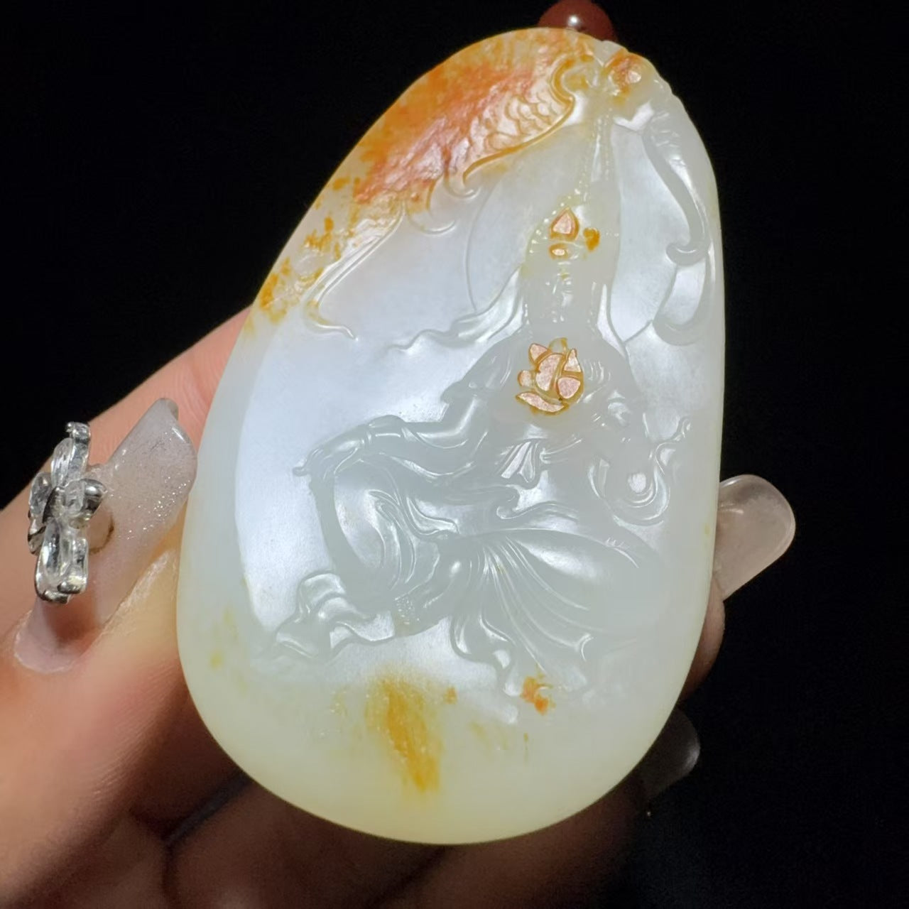 和田玉籽料观音挂件