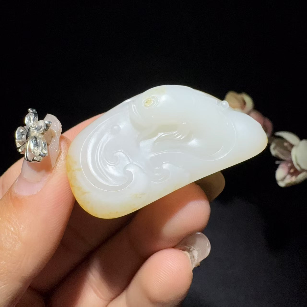 和田玉籽料年年有余挂件