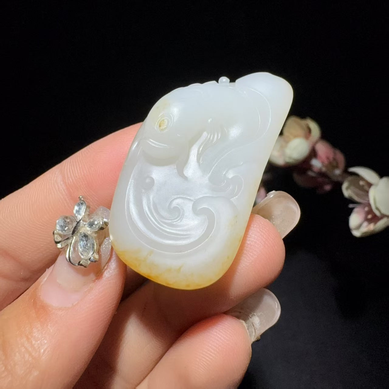 和田玉籽料年年有余挂件