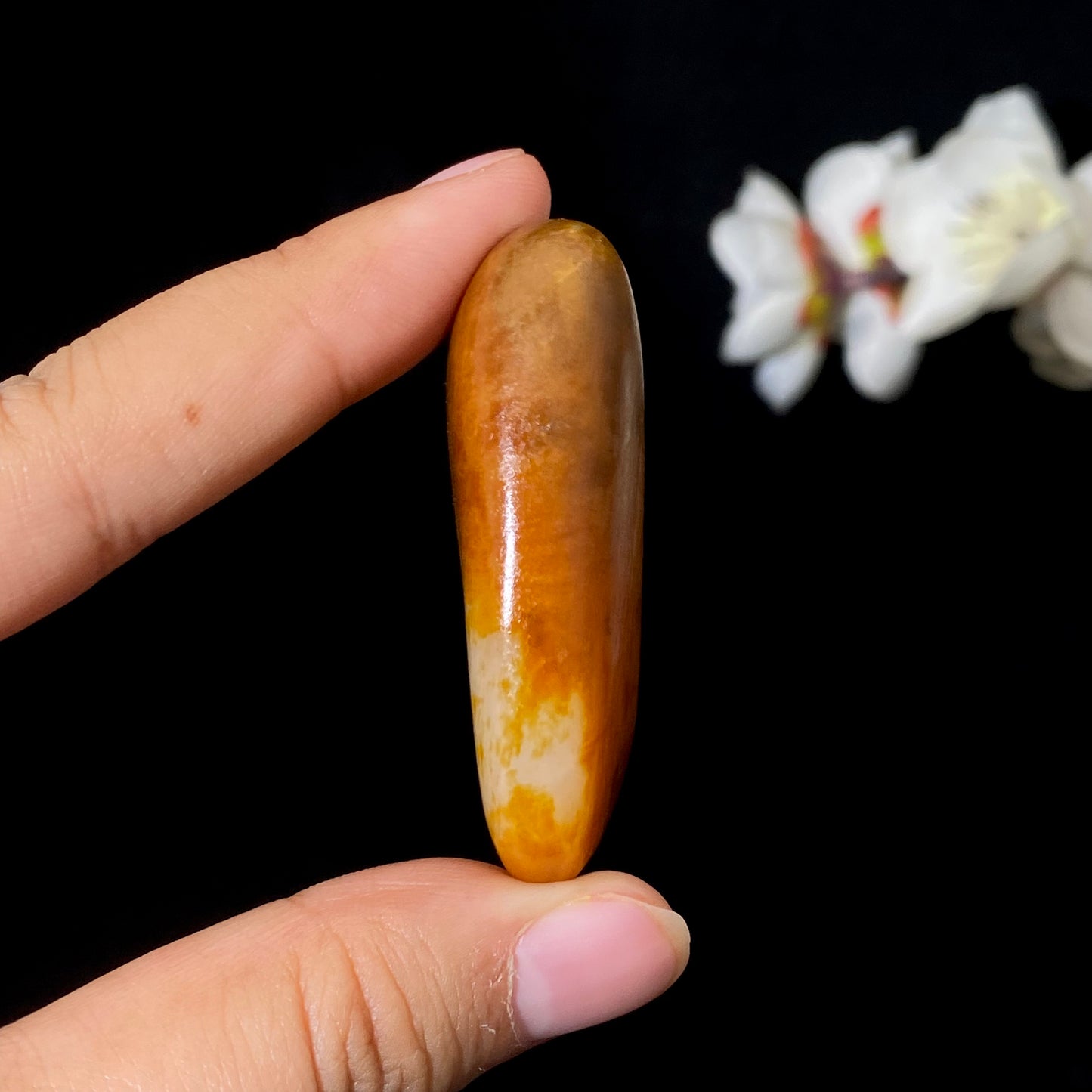 和田玉-黄沁皮漏白肉籽料原石