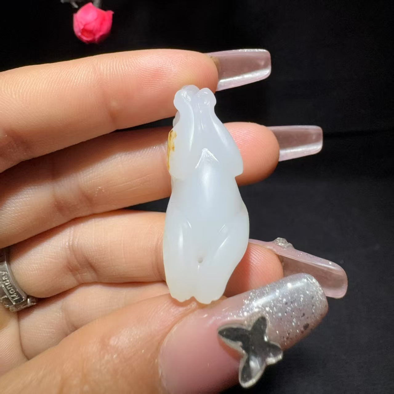 和田玉籽料兔子挂件
