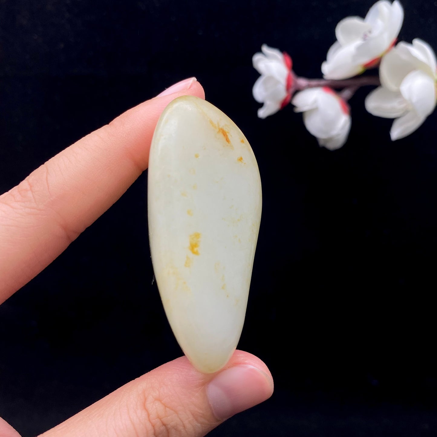 和田玉-洒金皮白肉籽料手把件