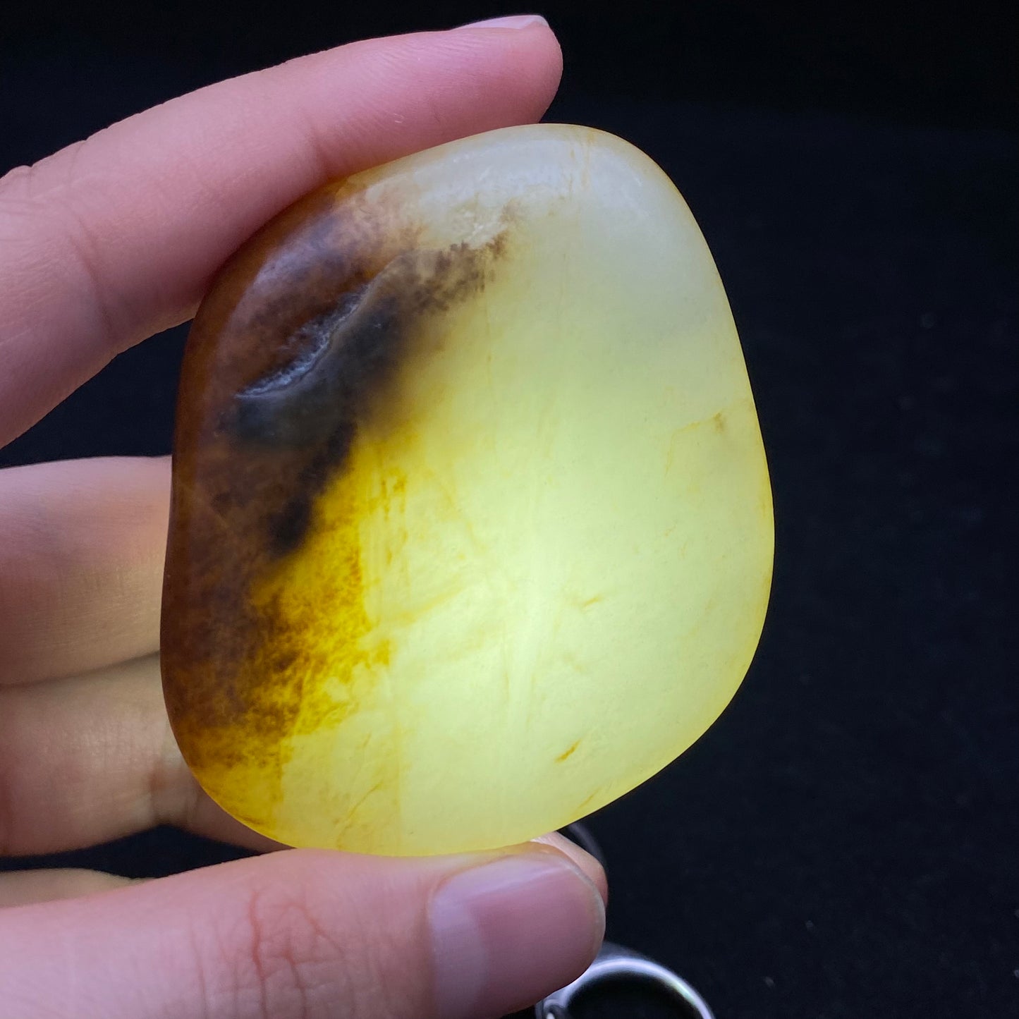 和田玉-聚黄皮青花底籽料手把件