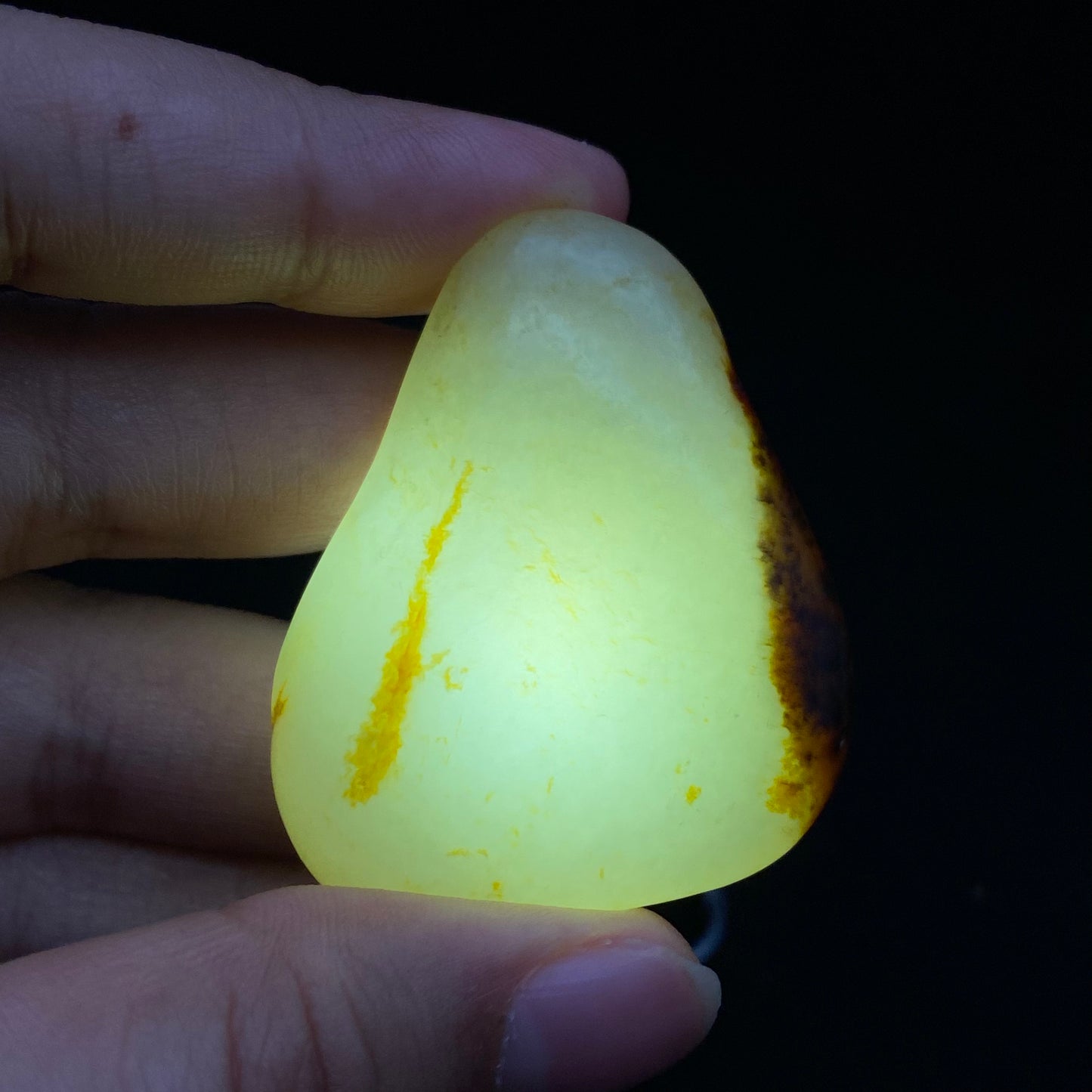 和田玉-聚黄皮白肉籽料挂件