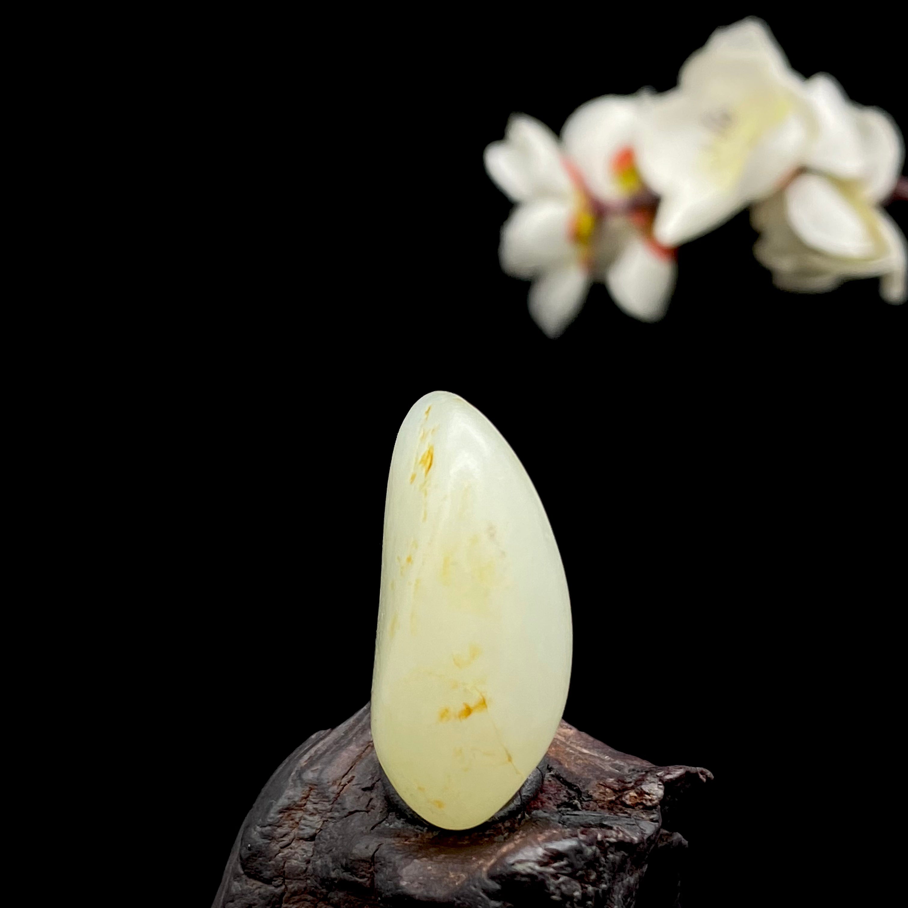 【超值推荐】和田玉-洒金皮白肉籽料吊坠籽