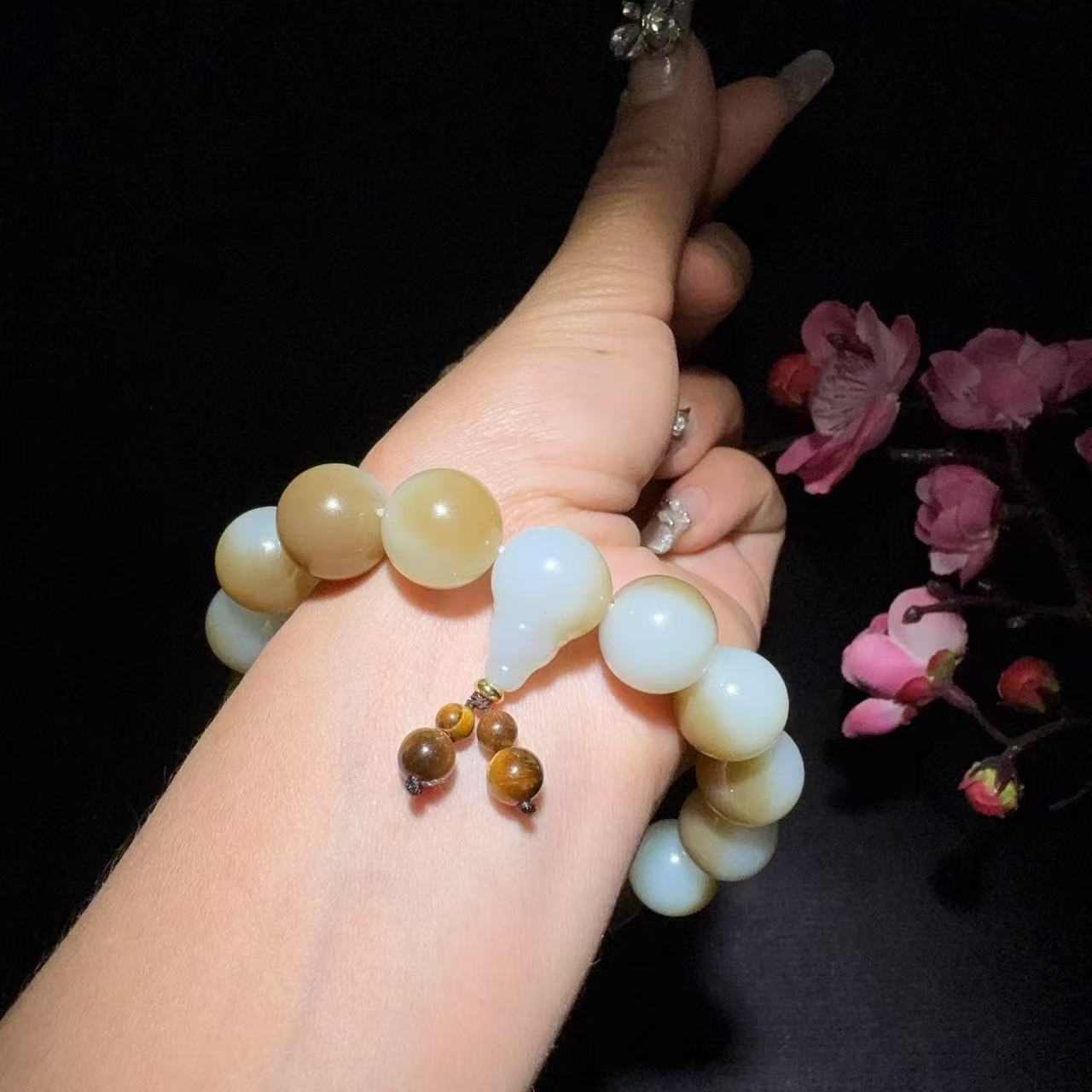 和田玉糖白圆珠手串