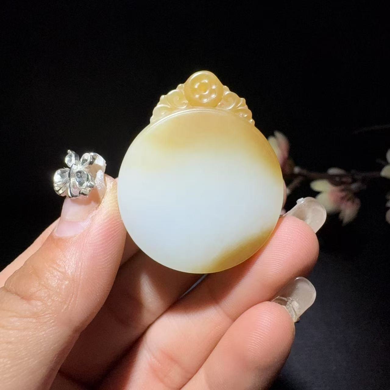 和田玉糖白圆形平安牌
