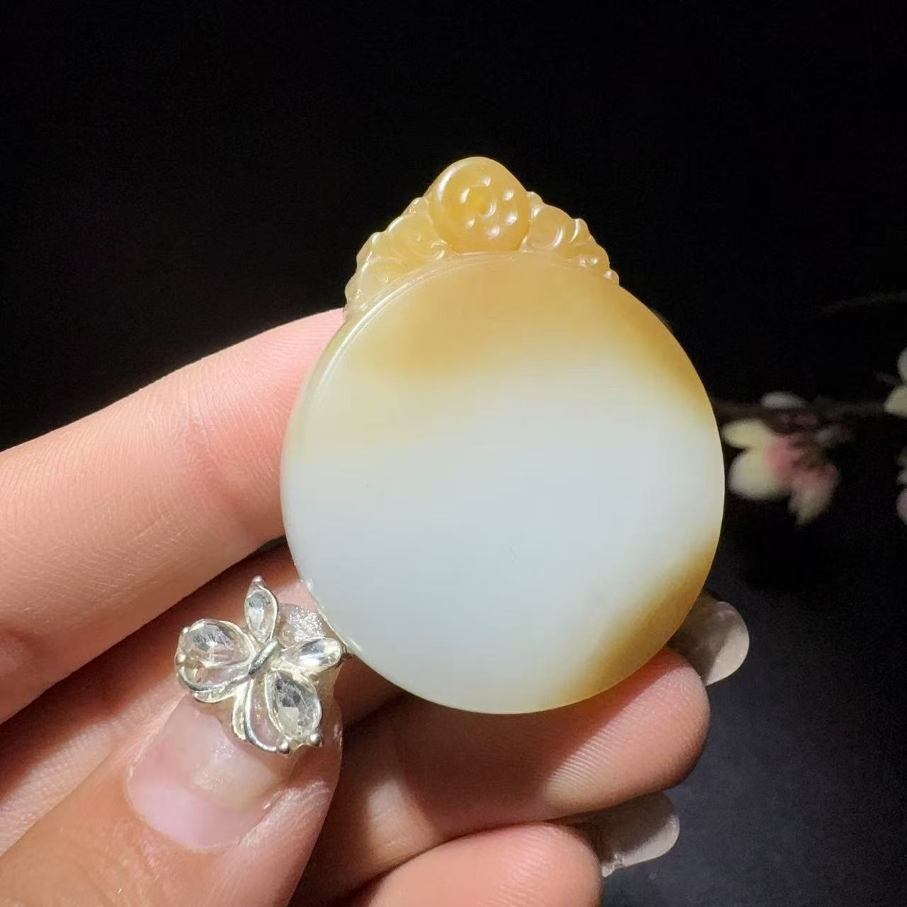 和田玉糖白圆形平安牌
