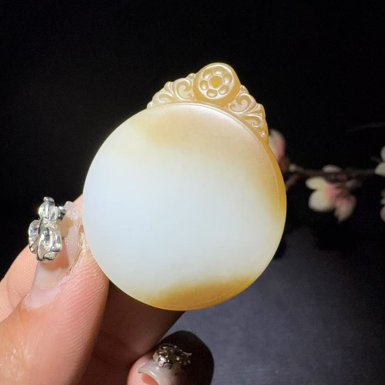 和田玉糖白圆形平安牌