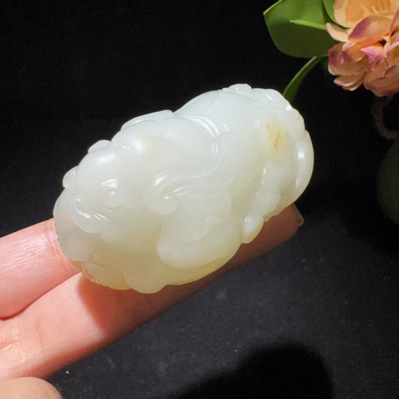 和田玉籽料糖白手把件太平有象