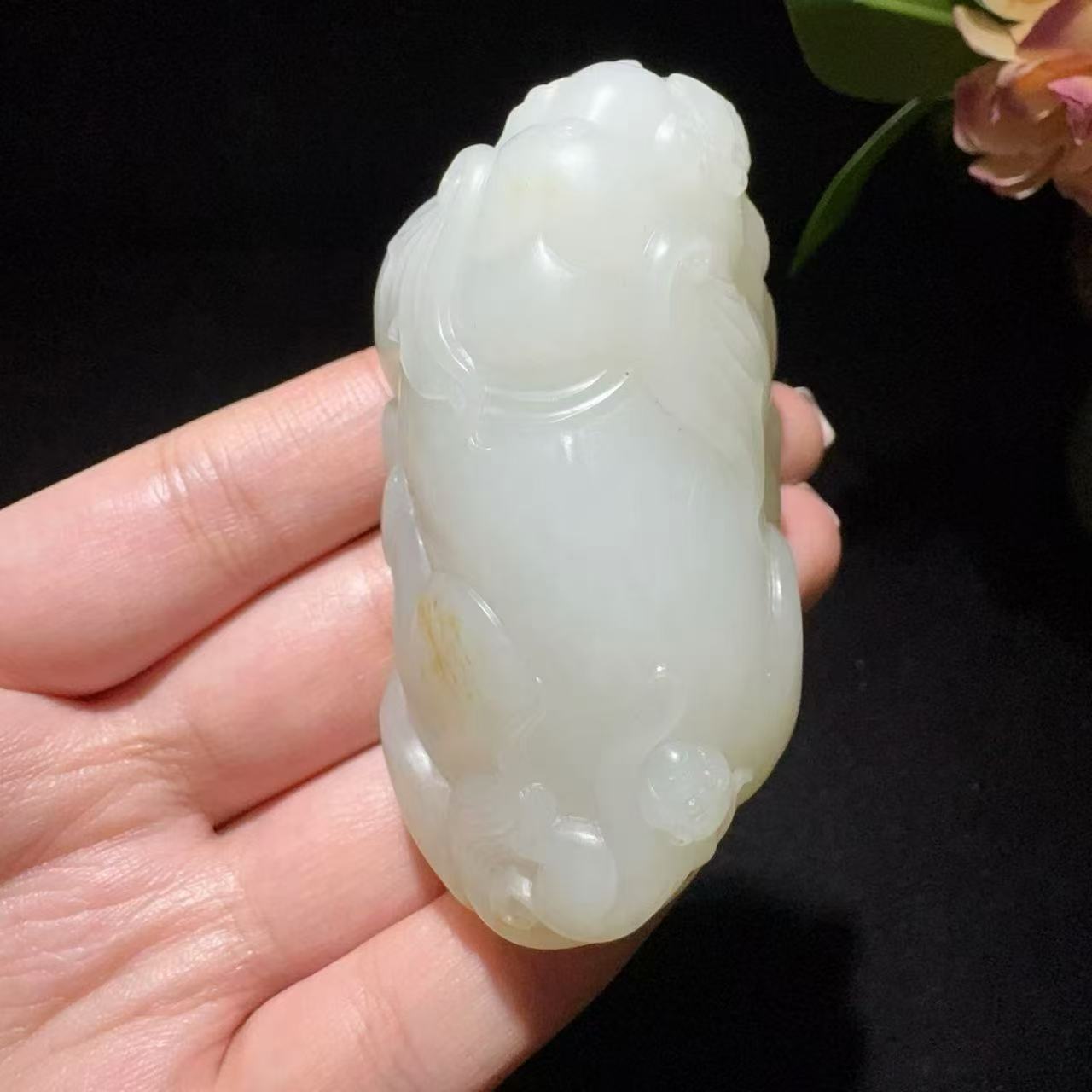和田玉籽料糖白手把件太平有象