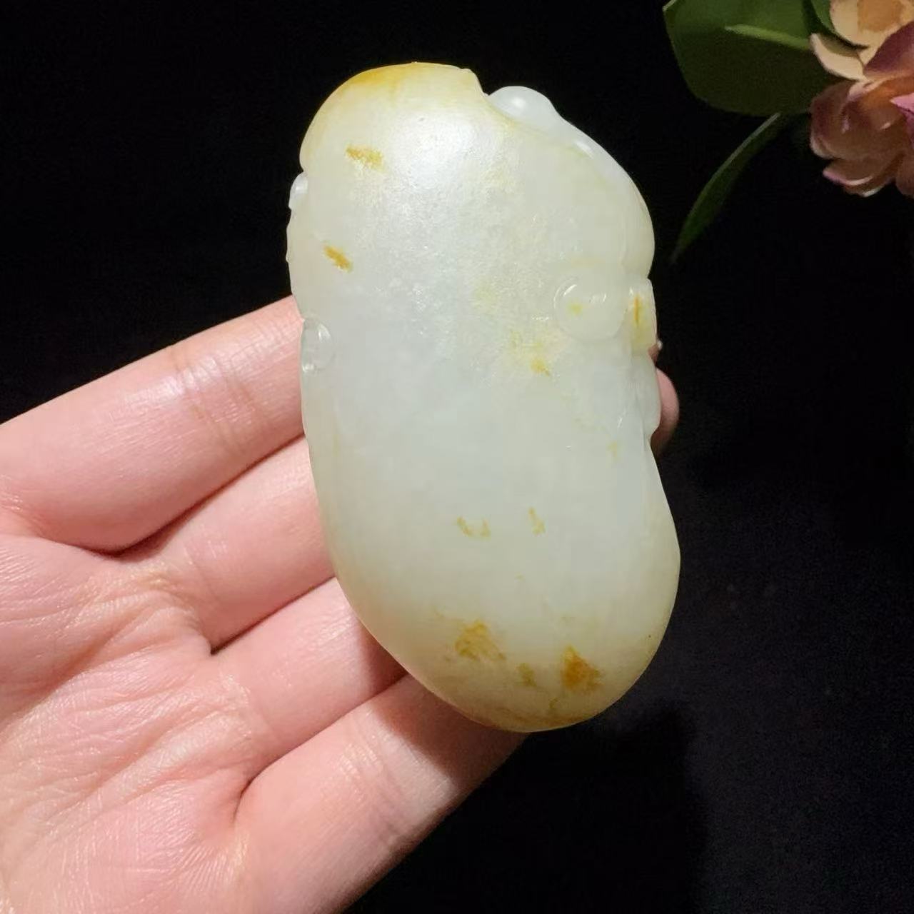 和田玉籽料糖白手把件太平有象
