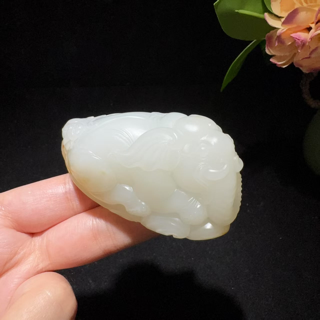 和田玉籽料糖白手把件太平有象