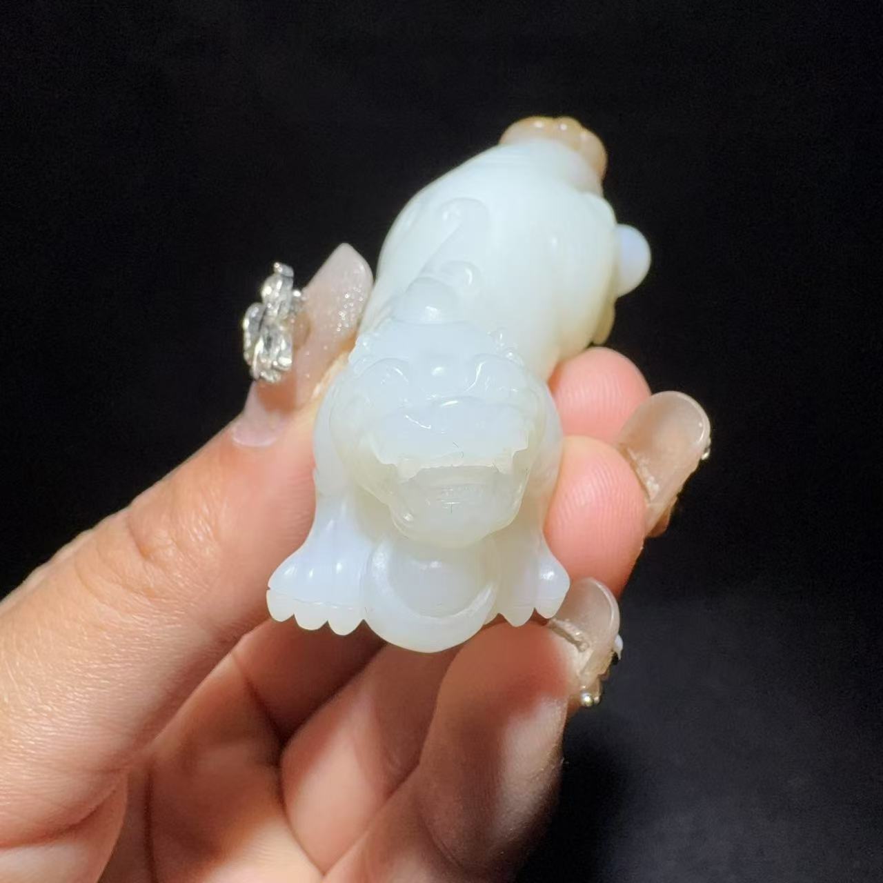 和田玉糖白手把件貔貅