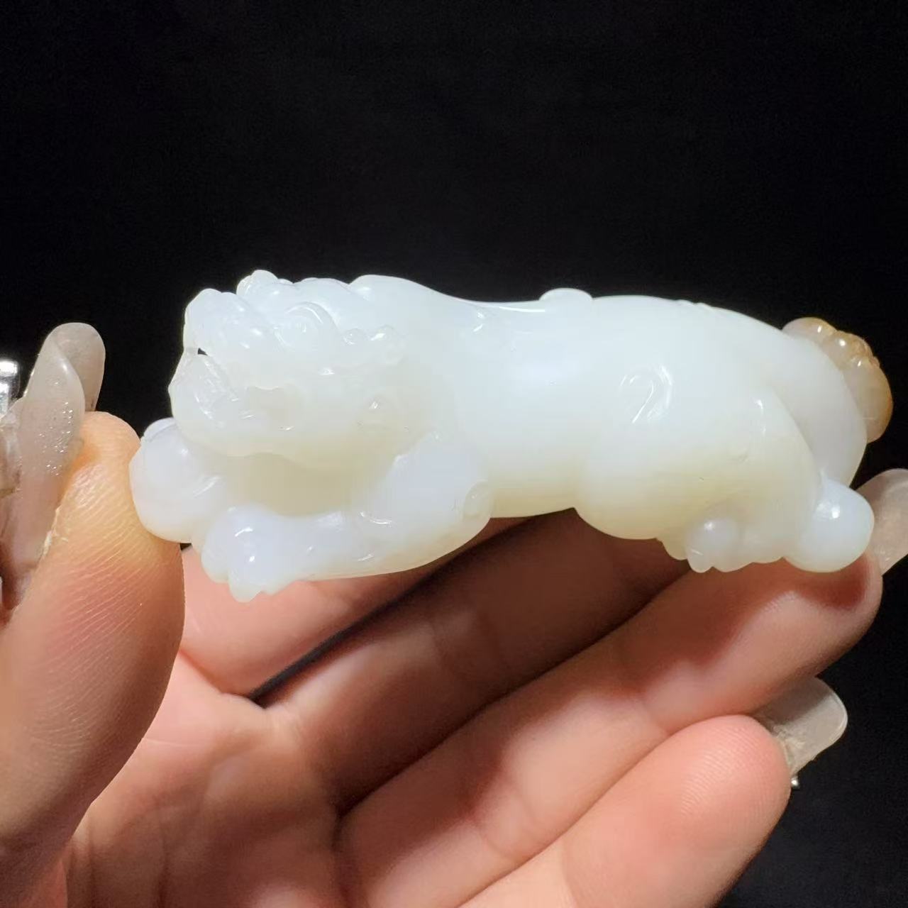 和田玉糖白手把件貔貅