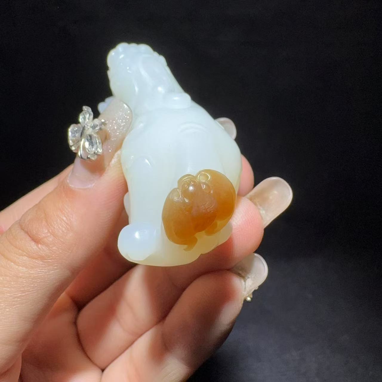 和田玉糖白手把件貔貅