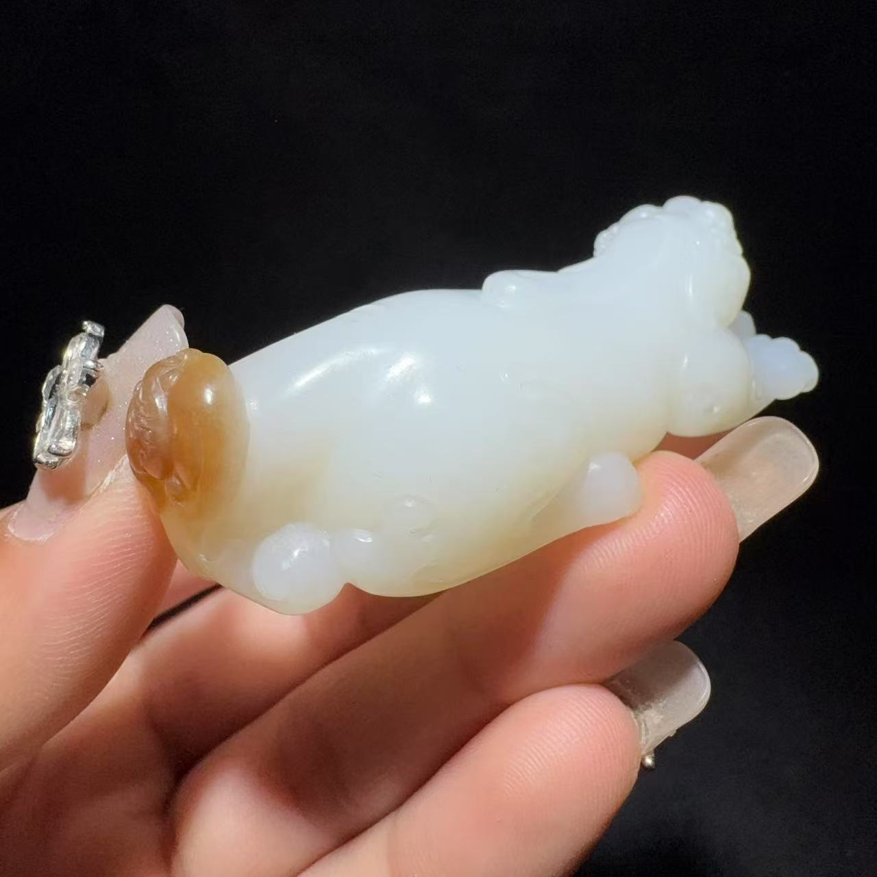 和田玉糖白手把件貔貅
