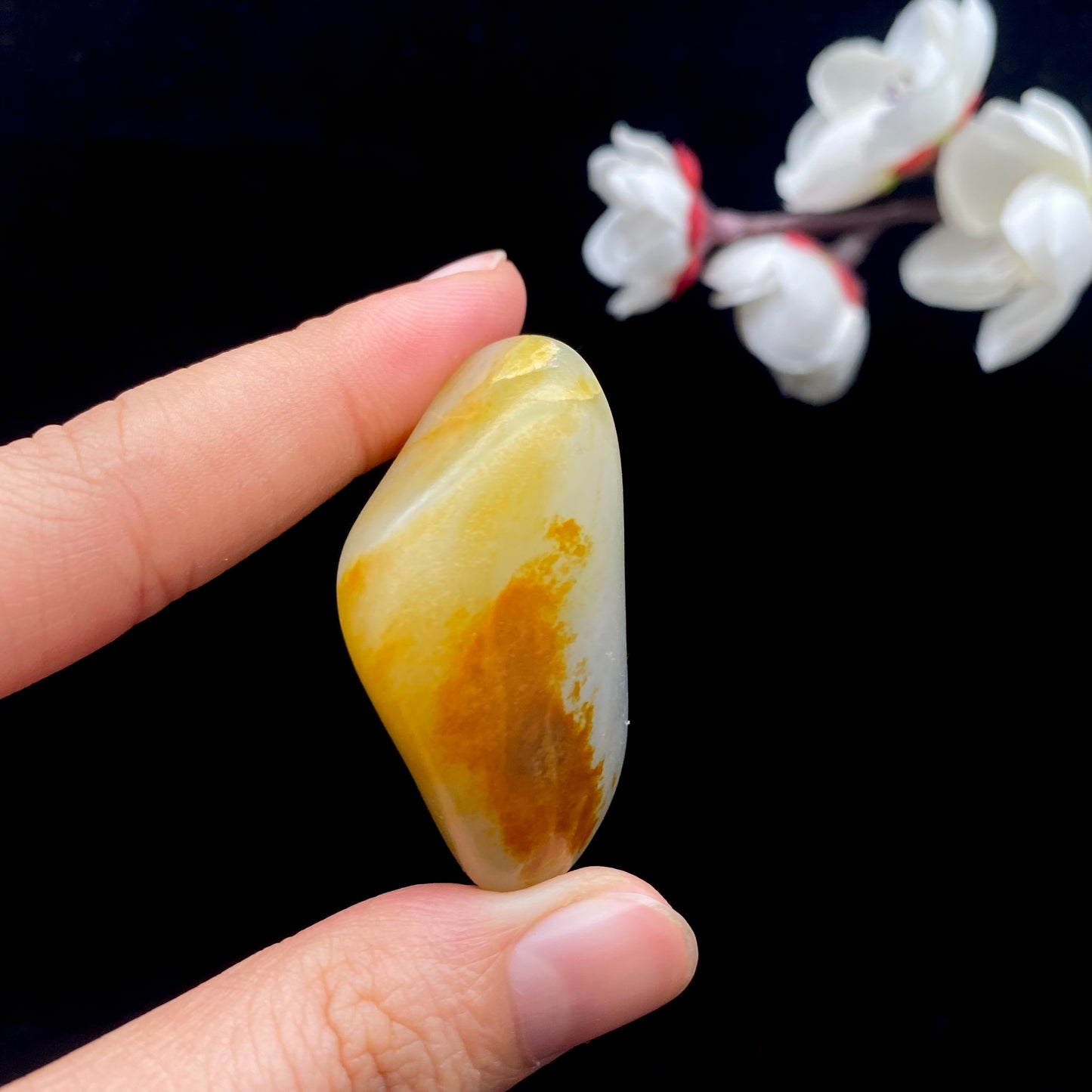 和田玉-黄皮青花底籽料原石