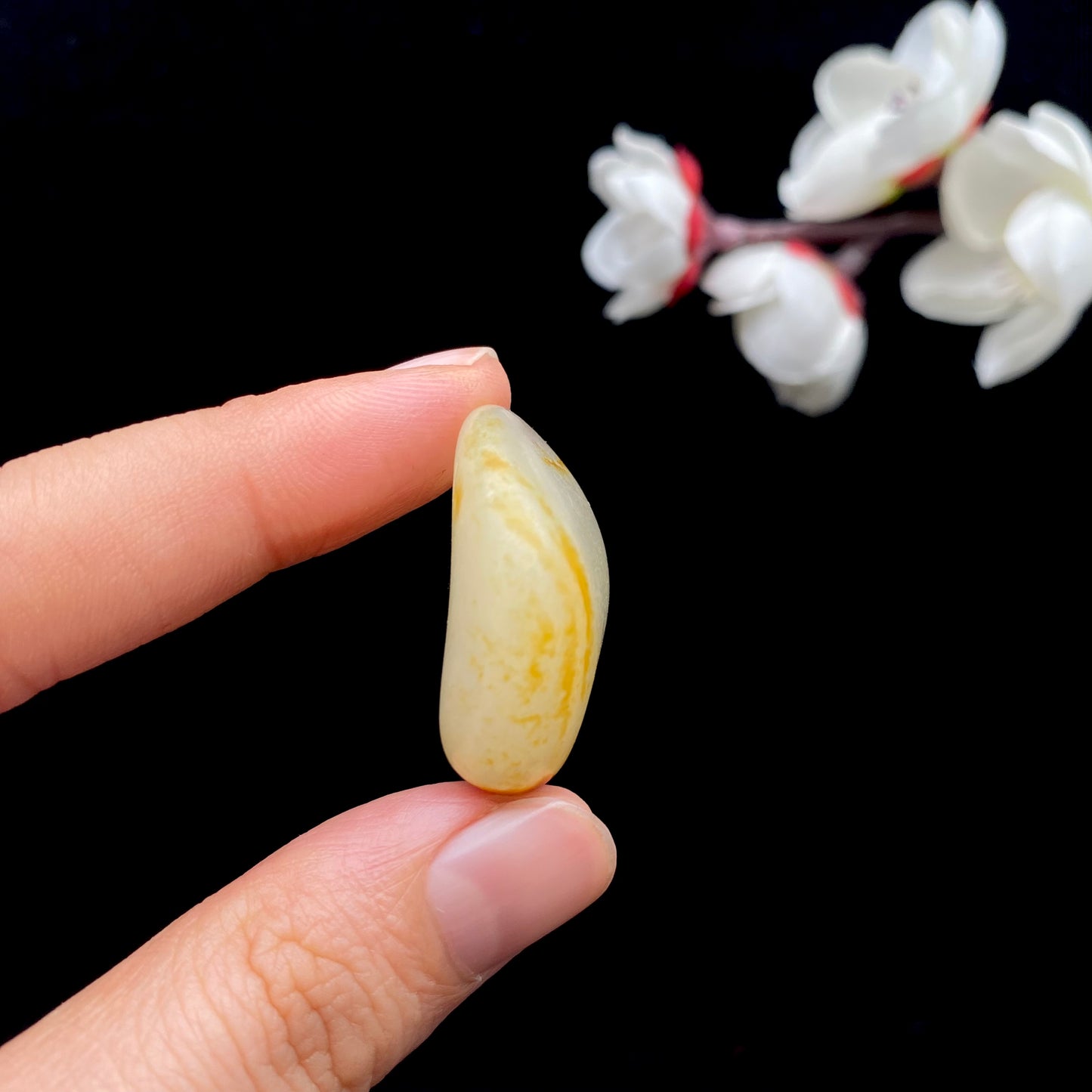 和田玉-聚红皮带洒金皮白肉籽料吊坠籽