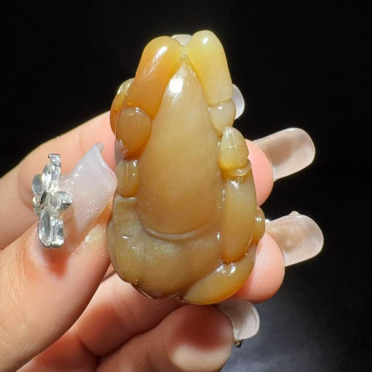 和田玉糖白挂件牛