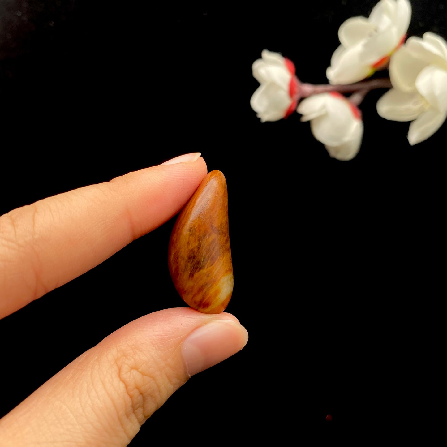和田玉-红皮白肉籽料原石