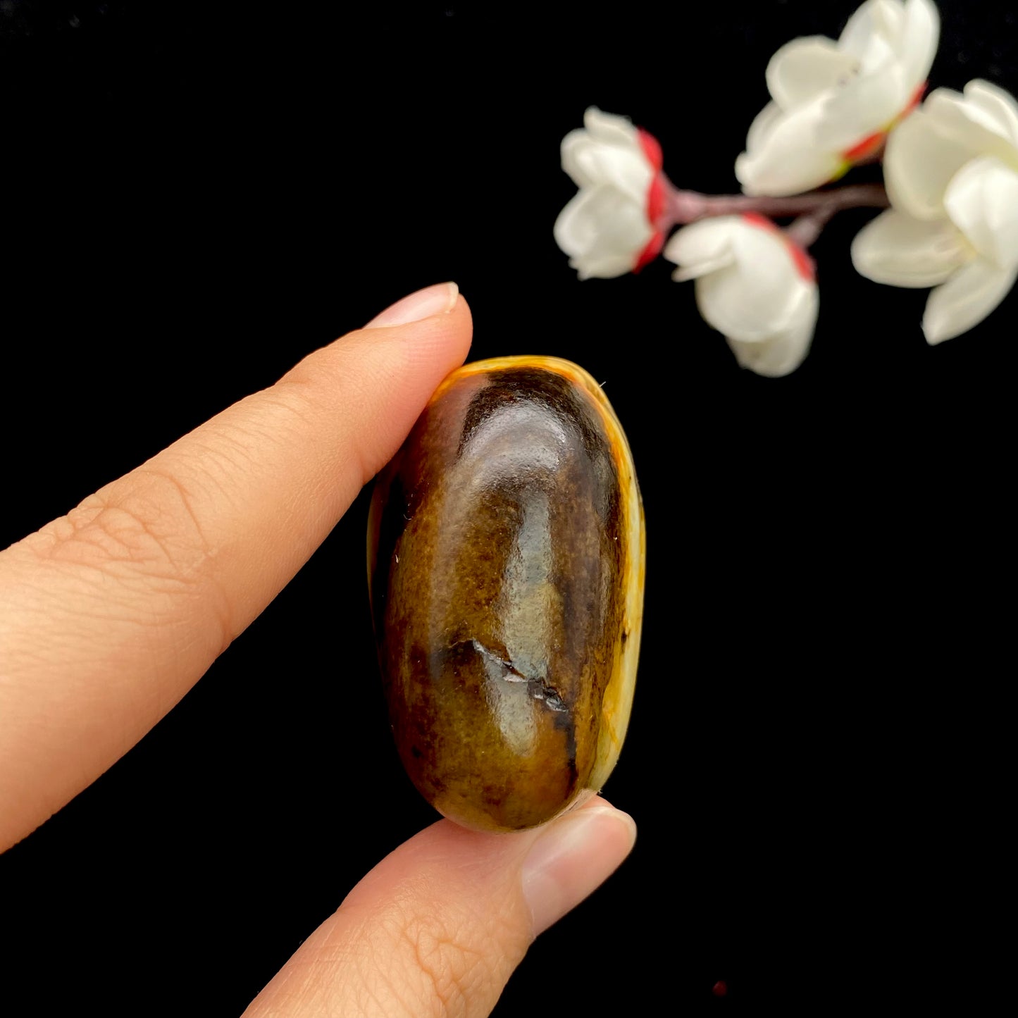 和田玉-聚黄皮青花底籽料手把件