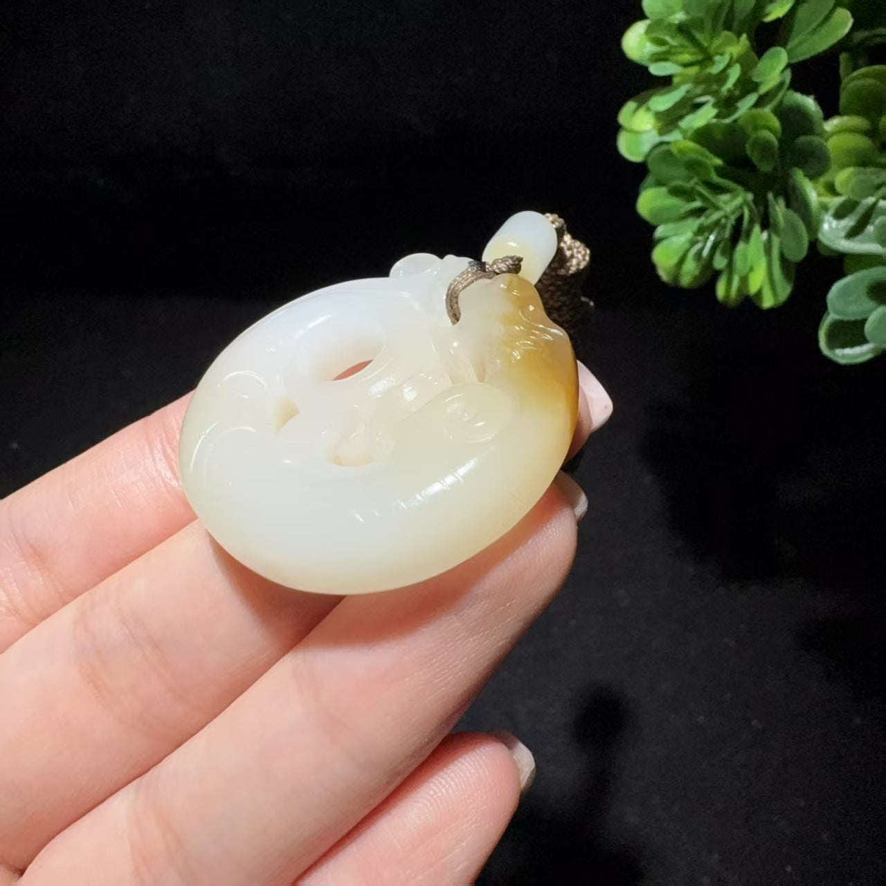 和田玉糖白挂件仿古龙