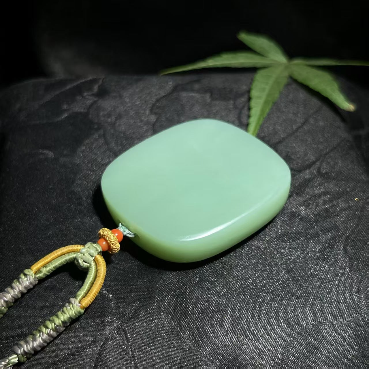 和田玉碧玉瓷绿佛公挂件