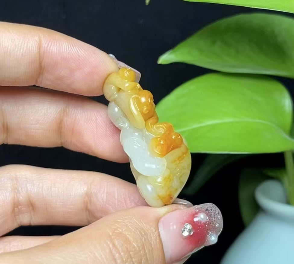 新疆和田玉籽料红皮白肉辈辈封侯挂件