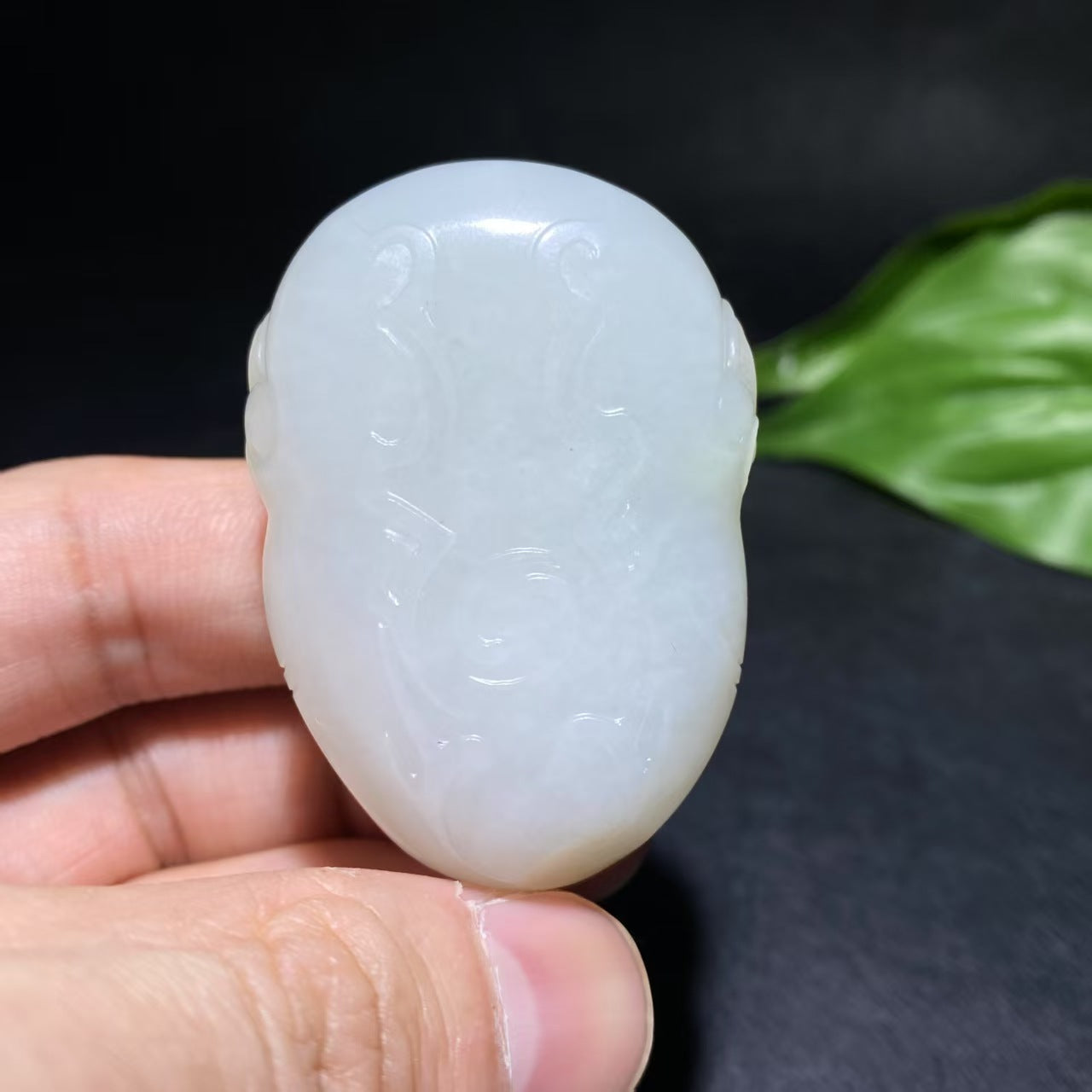 和田玉籽料兽面挂件