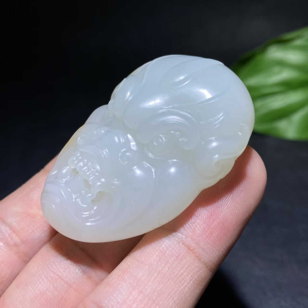 和田玉籽料兽面挂件