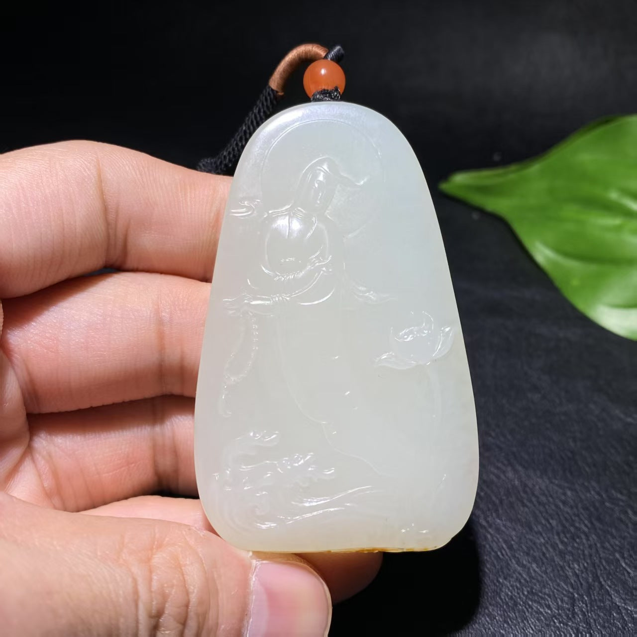 和田玉籽料观音挂件